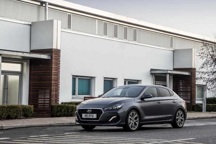  Hyundai i30 Fastback (PD) 2018 года  (UK) (фото 29 из 40)